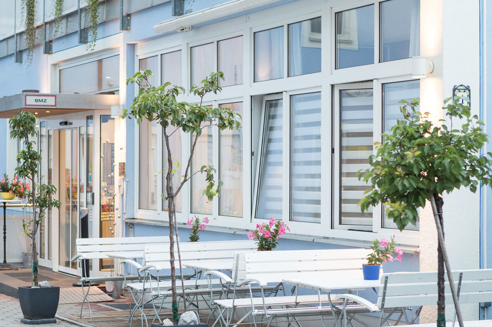 Hotel Blauer Karpfen Oberschleißheim Exterior foto